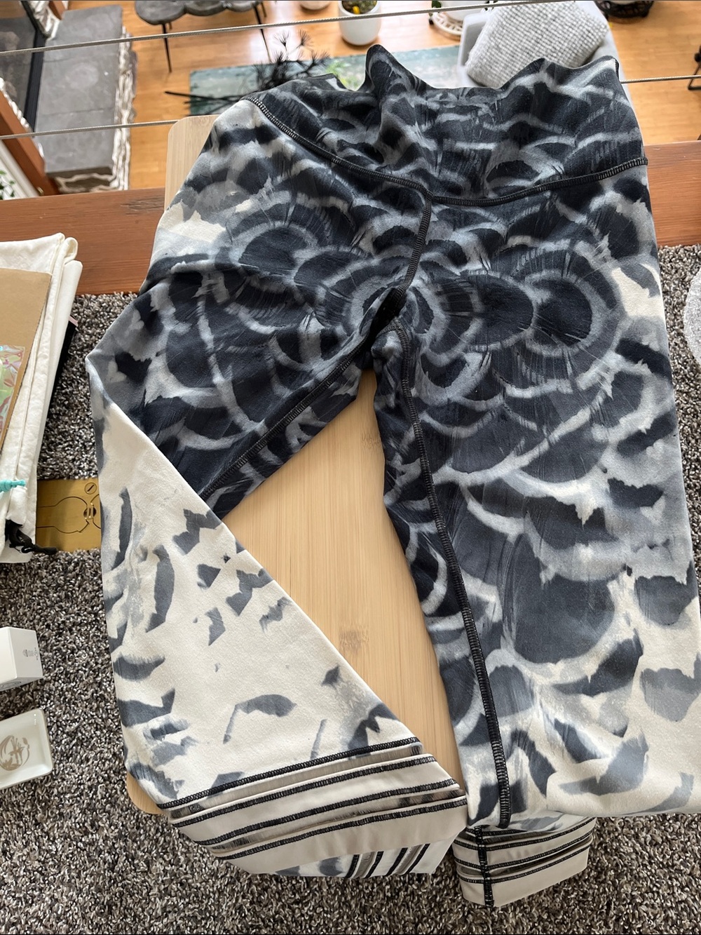 Lululemon vintage feather pattern capri leggings.